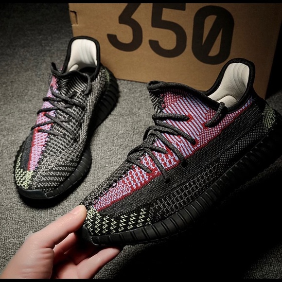 Yeezy 350 v2 - Picture 4 of 6